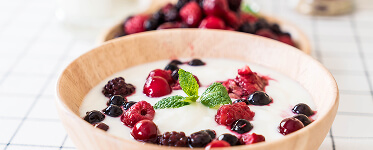 Йогурт с ягодами
и семенами чиа